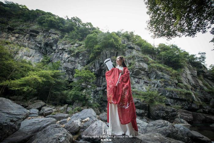 《临时劫案》票房破亿,导演麦启光放出珍贵合影感谢观众